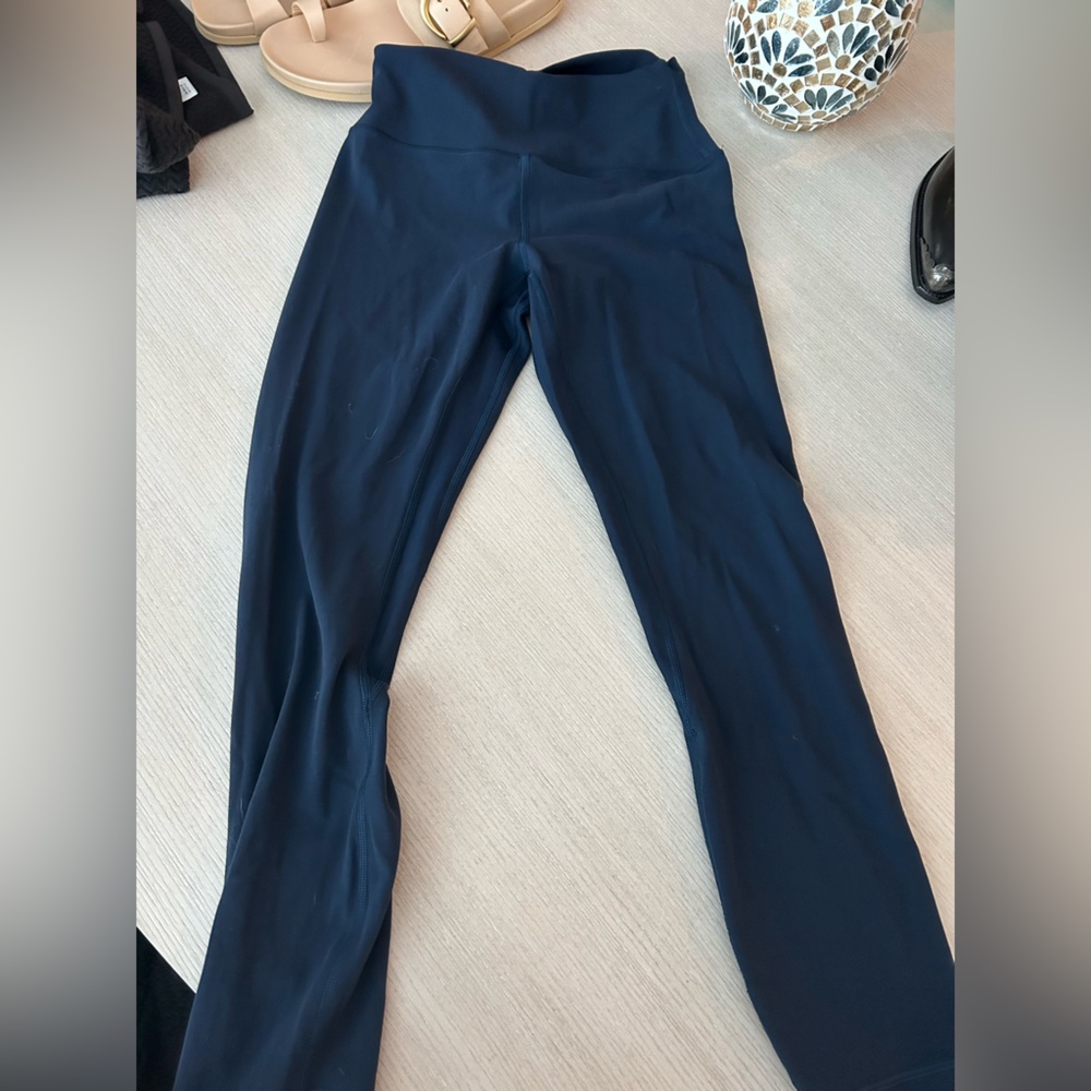 Navy Lululemon leggings cropped 23 inch - Sz 4